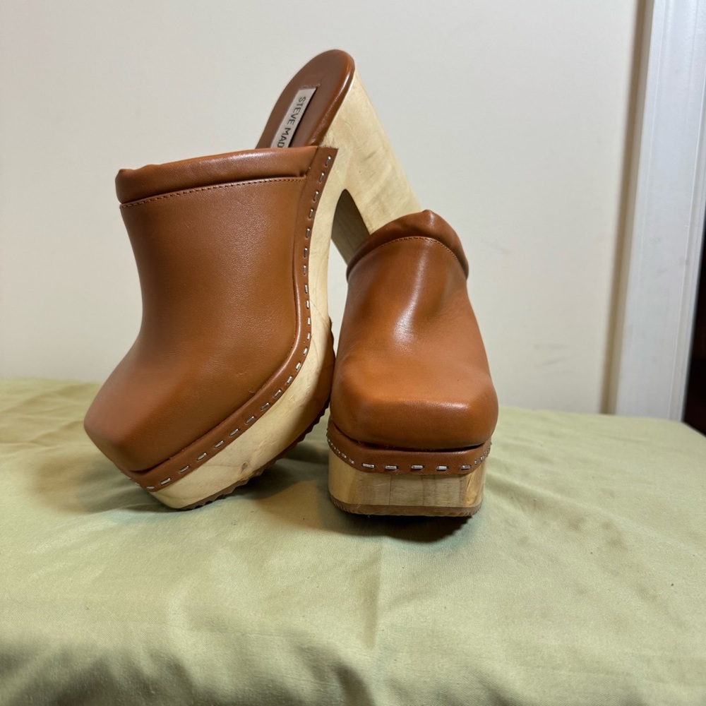 Steve Madden Brown Leather Clogs